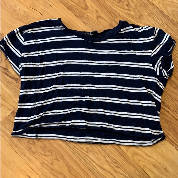 Striped Crop Top - Picture 2 of 3